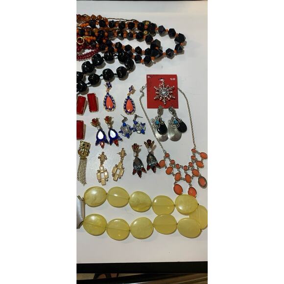 Craft & Wearable Lot Of 2lbs 15oz Beaded And Blingy Rhinestone Mixed Jewelry Lot - Picture 5 of 12